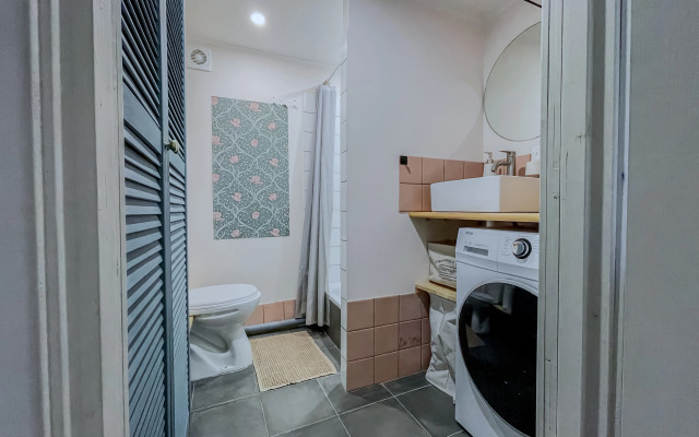 Studiya Green FOX v samom tsentre Astrakhani Flat
