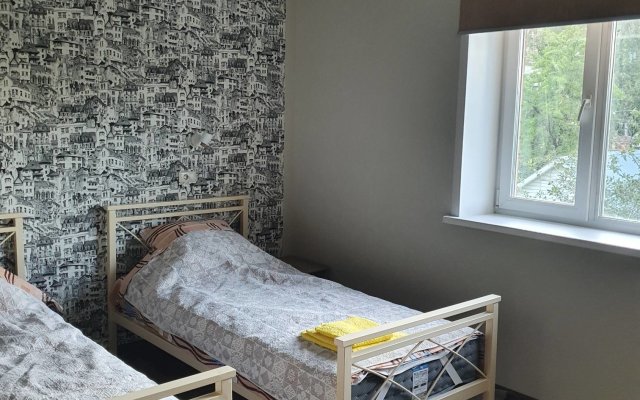 Na Novo-Revolyutsionnoy Guest House
