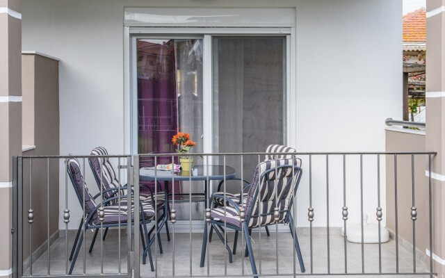 Anneta's House Apartments
