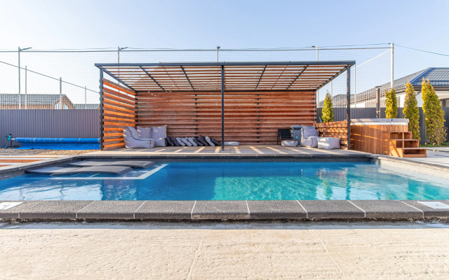 Частный дом Дизайнерский дом с бассейном