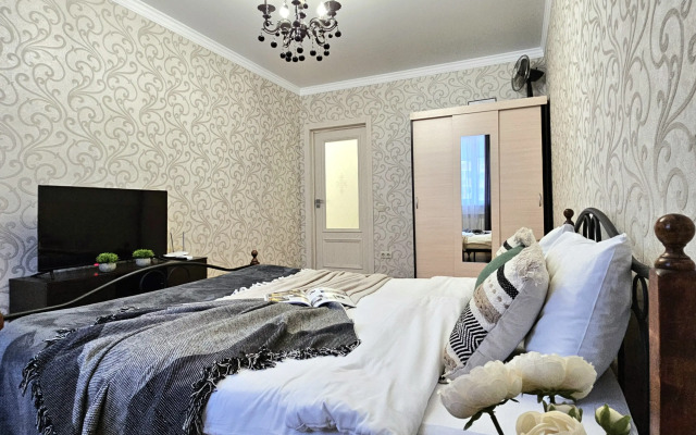Na ulice Truzhenikov 39/3s2 Apartments