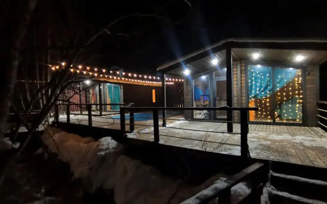 Шале River House