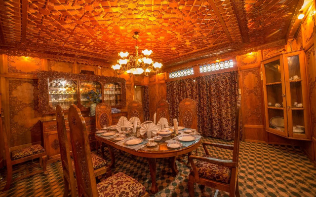 Отель Swan Group Of Houseboats