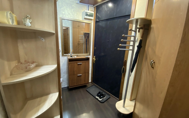 Uyutnaya 2kh komnatnaya vozle metro Botanicheskiy sad Flat