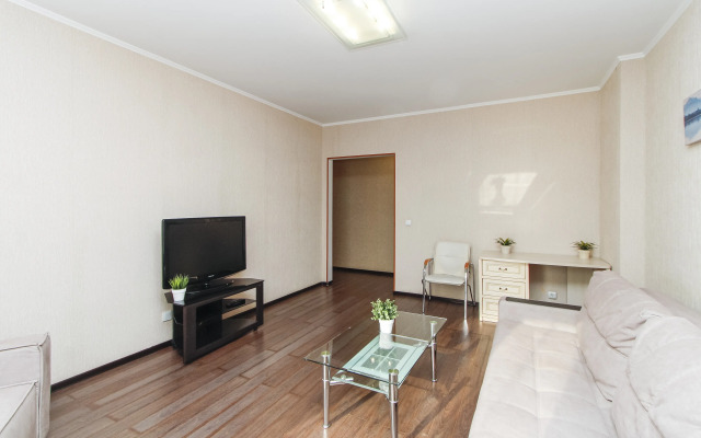 Апартаменты с двуспальной кроватью кухней и гостинной