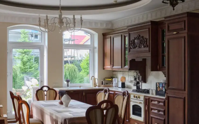 Частный дом Просторный уютный Особняк