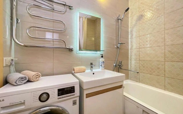 S Khoposhim Pemontom C Tpemya Izolirovannymi Komnatami Flat