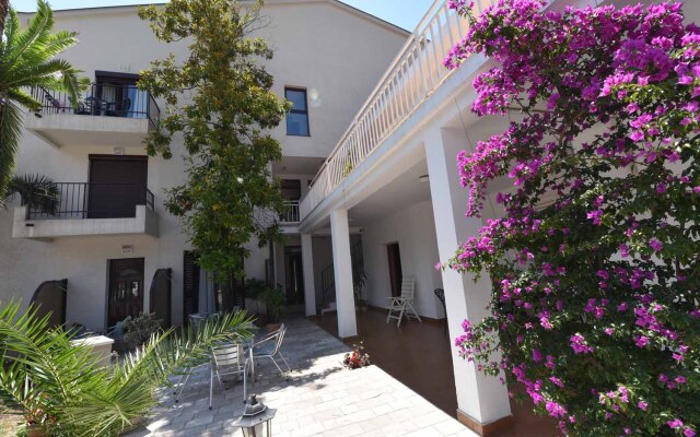 6 Palmi Budva Apartments