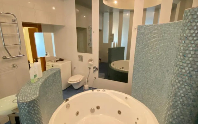 Peshkom V Ermitazh I Na Dvortsovuyu Ploschad Flat