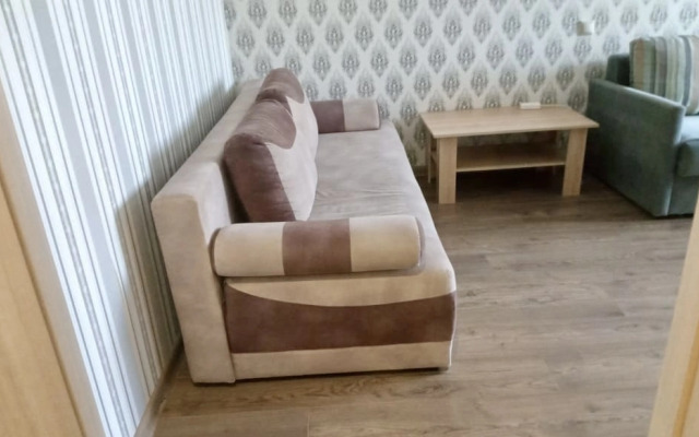 Dukat v tikhom rayone u lesa 1 Flat
