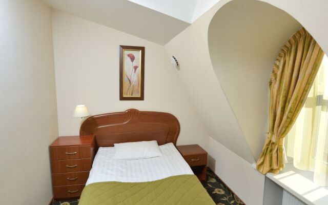 Cronwell Inn Stremyannaya Hotel