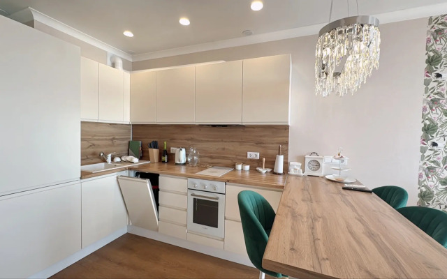 Dvuhkomnatnye MorskayaSimfonya-2 lyuks s panoramoy na more basseynom Apartments