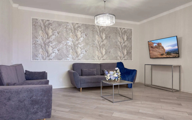 Na Ulitse Dekabristov 37b Flat