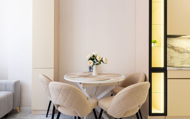 V tsentre s vidom na reky Flat