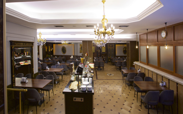 Grand Ant Hotel