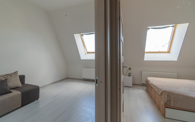 Апартаменты Двухкомнатная Квартира на Мансардном Этаже