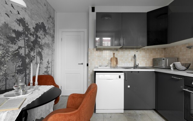S konditsionerom i shikarnym dizaynerskim remontom Flat