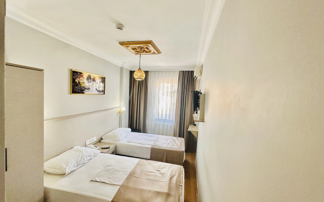 Crowned Exclusive Hotel