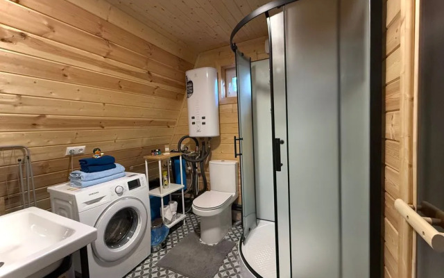 Частный дом с баней в лесу на берегу Истринского водохранилища