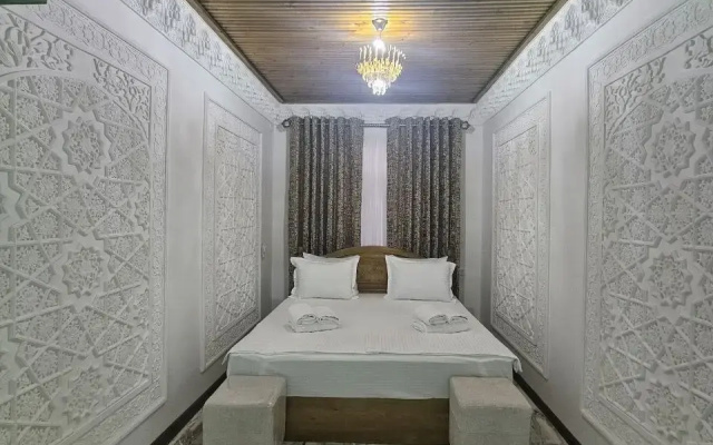 Butik-otel' Parvina  in old city
