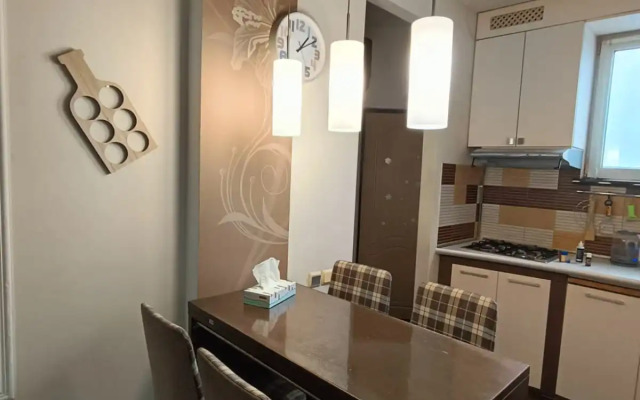 Dvukhurovnevaya V Tsentre Yalty Flat