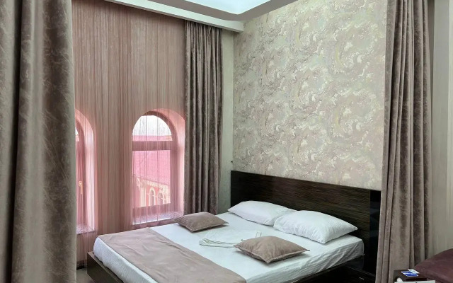 Отель Roma Yerevan & Tours