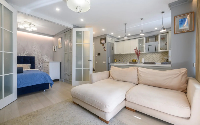 Uyutnaya s dizaynerskim remontom Flat