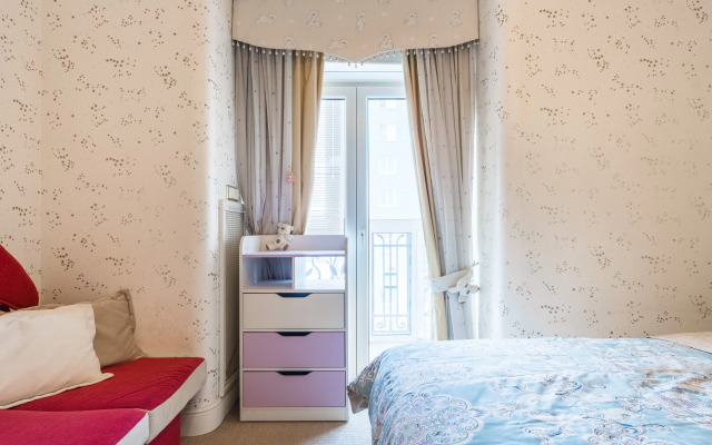 Квартира Просторная квартира у метро Звездная