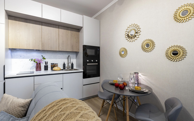 Uyutnaya dizaynerskaya studiya ryadom s Ekspoforumom Spb Flat