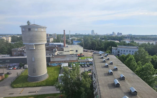 Prostornaya Dvukhkomnatnaya Na 10 Etazhe Flat