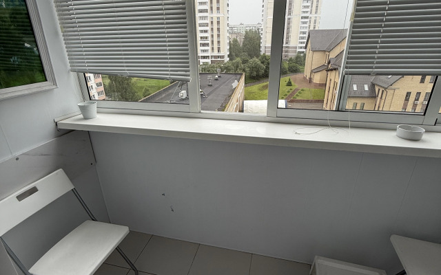 Uyutnaya Odnushka s Dizaynerskim Remontom Flat