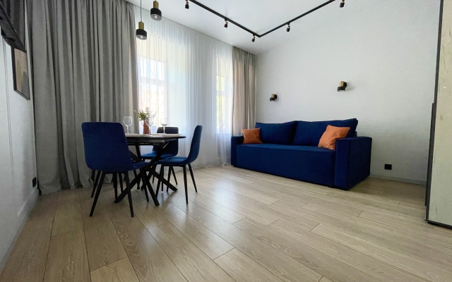 Dvukhkomnatnye apartamenty v tsentre Flat