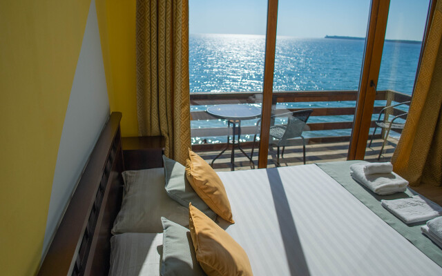 Freedom3 Hotel