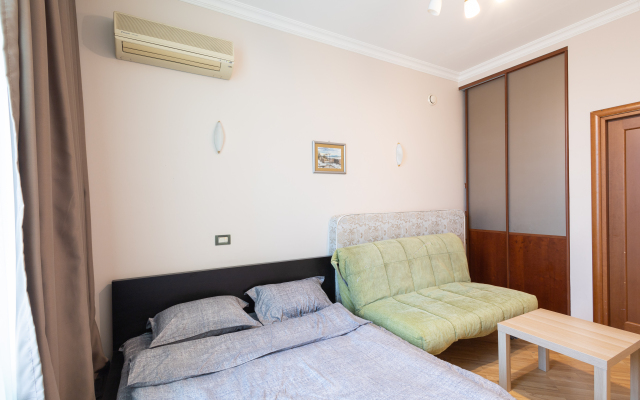 Ryadom S Krasnoy Ploschadyyu Flat