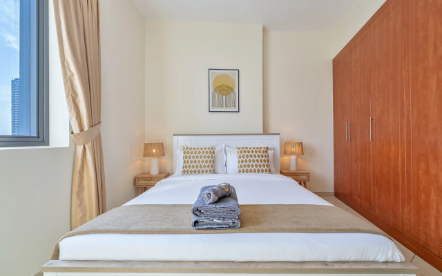 Marcopolo - Lavish 2BR next to Metro & Tram Apartments
