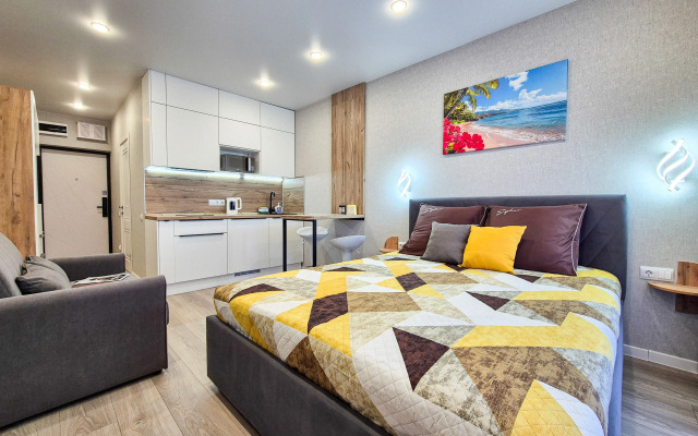 Апартаменты с балконом, бесконтактное заселение, умная колонка «Алиса».