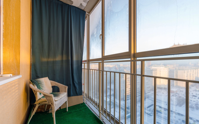 Апартаменты на Крестинского павлин