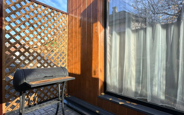 Частный дом новый с закрытой парковкой и мангальной зоной