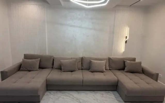 S Dizaynerskim Remontom Flat