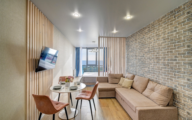 Krasivye apartamenty MorskayaSimfonya-2 s panoramoy na more, basseynom na territorii ZHK Apartments
