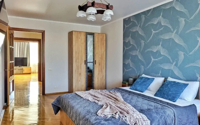 Bolshaya uyutnaya vozle parka flat