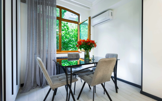 KeyGo #0077, 1 Bedroom, Saryan Street Apartments