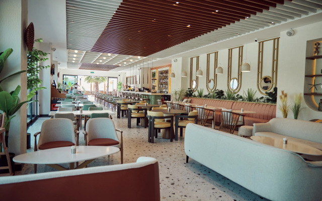 Parmos  Hotel
