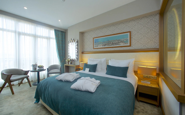 Momento Golden Horn Hotel