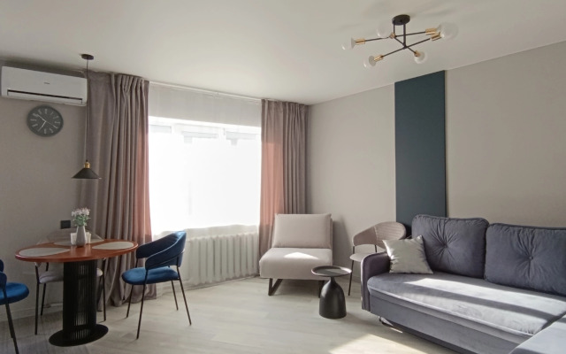 Siniy Aktsent Flat