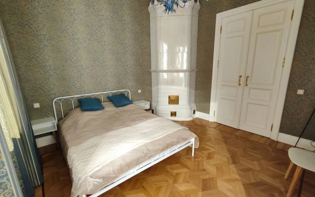 Na Suvorovskom Prospekte 51 Flat