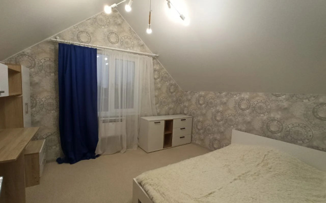 Частный дом у реки