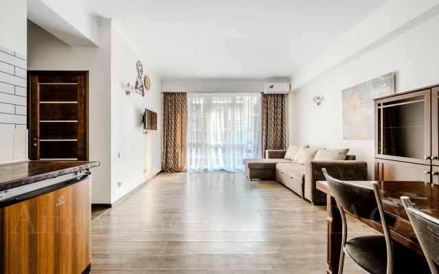 Oplot - Semejnye s odnoj spal'nej i balkonom 3 Apartments