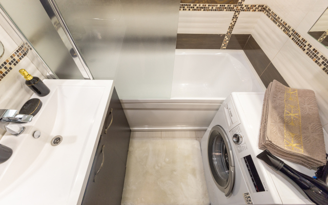 Апартаменты трехкомнатные на Меридианной