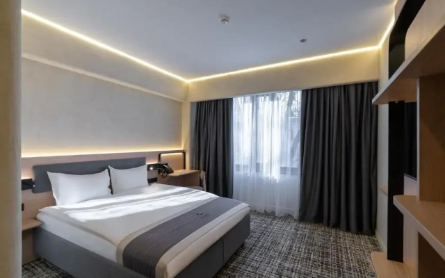 Отель Renion City